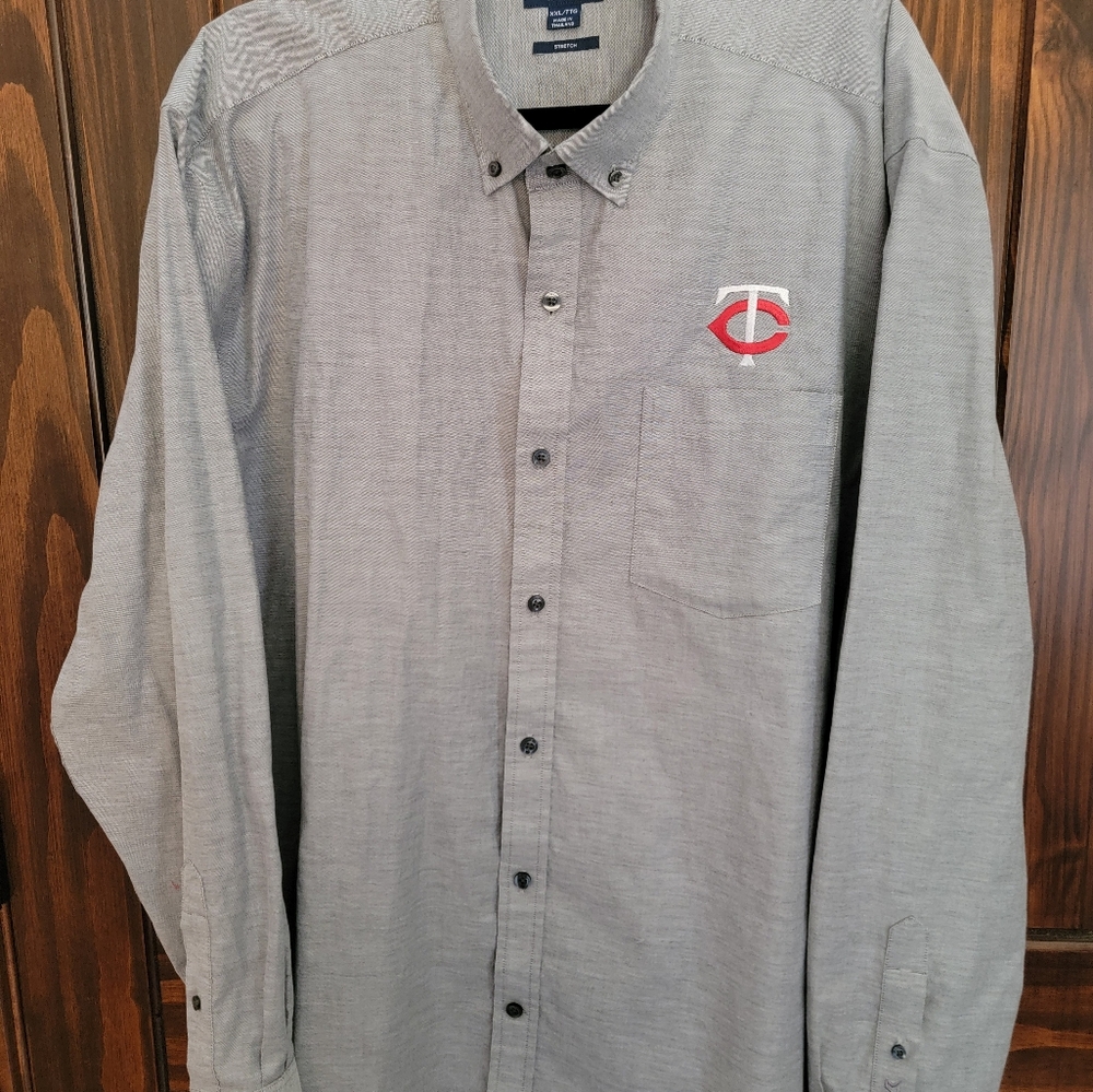 Minnesota Twins Men's Oxford Dress shirt - Picture 8 of 13